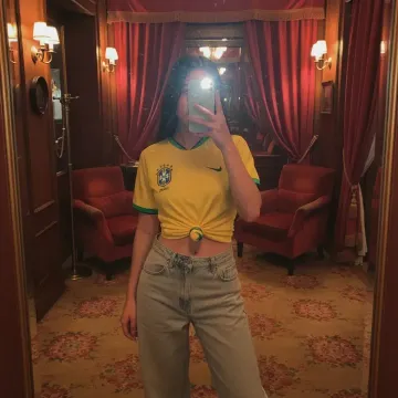 Mirror Selfie AI image template preview