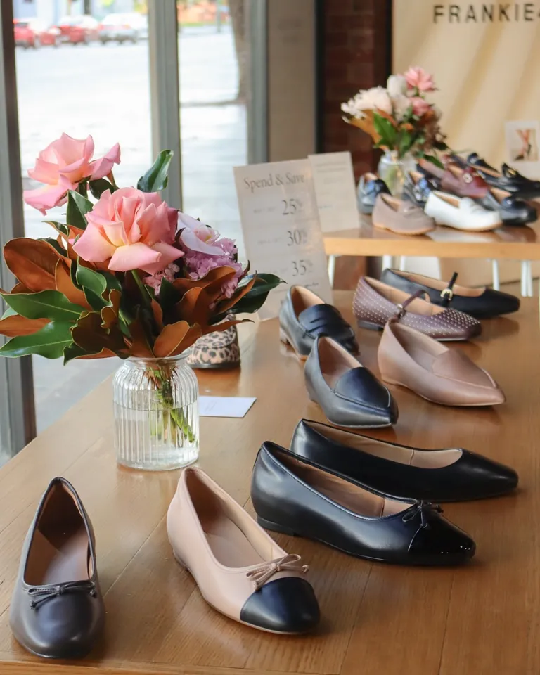 フレッシュ・アンド・ブラッド Dorset Black Women's Dress Flat | FRANKIE4